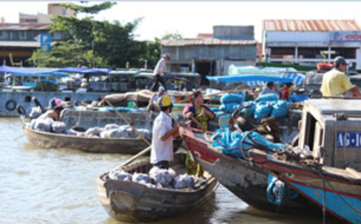 Chợ nổi ngày cuối năm