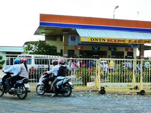 “Đánh hơi” tăng giá, găm xăng dầu