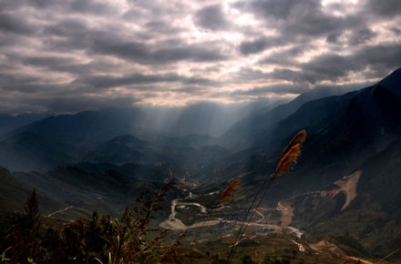 Những “nan quạt” khổng lồ trên bầu trời Tây Bắc