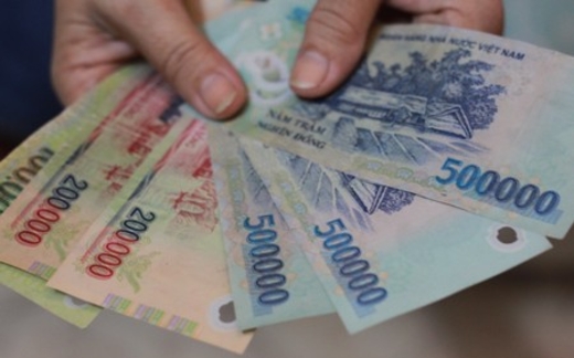 Nhân viên ngân hàng bán mỹ phẩm, dạy thêm ban đêm