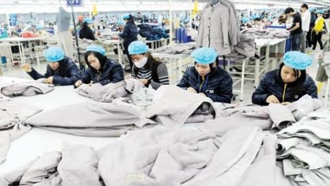 Cứu DN, nhanh, nhiều và dễ dãi?