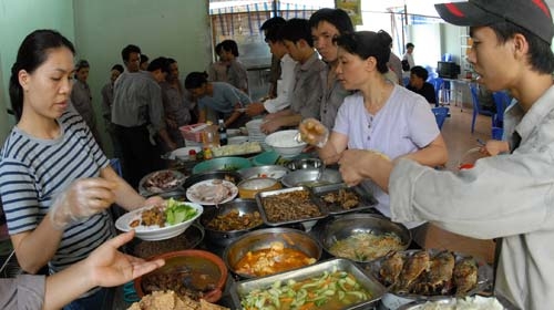 Giá dịch vụ ăn uống “nhảy múa”