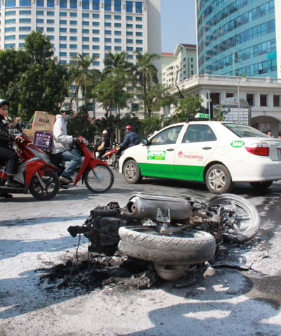 Cháy xe: Ầu ơ trách nhiệm