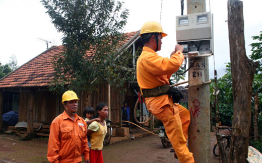 EVN cố tình tính sai hay chỉ quan tâm tới người giàu?