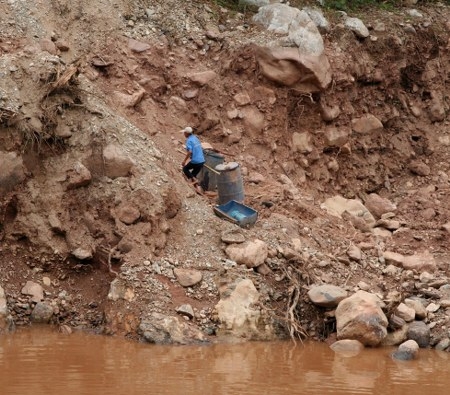 Đổ thuỷ ngân vào “bể nước ăn” người Hà Nội?