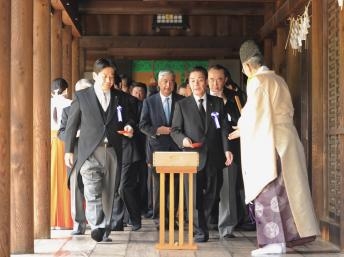 Đền Yasukuni: Quan hệ căng thẳng giữa Nhật với Hàn Quốc và Trung Quốc