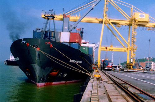 Nhập siêu đã gần 7 tỷ USD