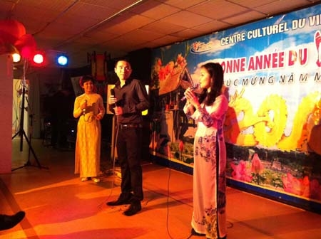 Người Việt tại Pháp nặng lòng với văn hóa dân tộc