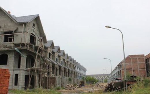 Được bơm tiền, nhà đất chưa dừng giảm giá