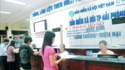 Cứ tăng biên chế, lương nào theo kịp