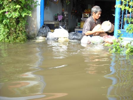 TPHCM: Đánh vật với triều cường
