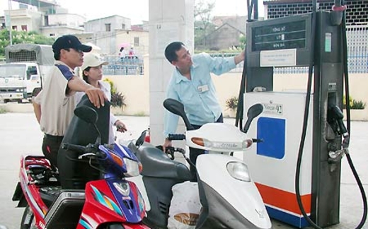 Bảo vệ quyền tự do tăng giá cho xăng dầu