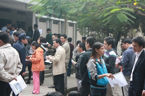 Nhà thu nhập thấp trước áp lực “quá tải”