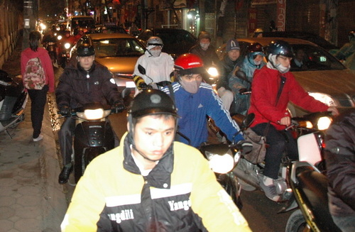 Ghi nhận tình hình giao thông ở Hà Nội: Đã cải thiện, nhưng vẫn còn rối