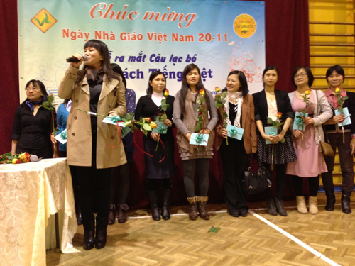 Hoạt động kỷ niệm ngày nhà giáo Việt Nam tại trường tiếng Việt Lạc Long Quân