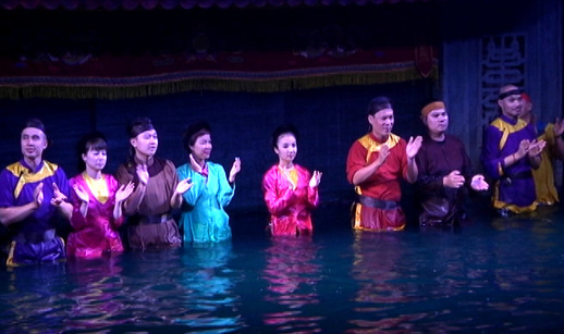 Kiều bào với nghệ thuật múa rối nước