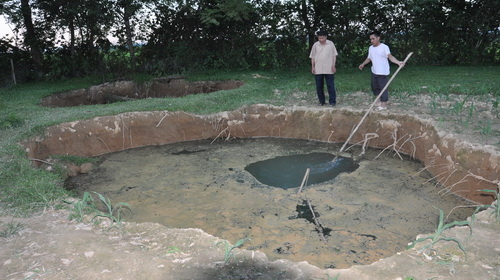 Hà Tĩnh: lở đất thành hố lớn