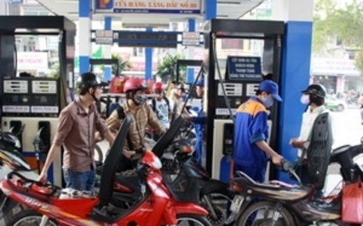 Vì sao Petrolimex dễ đòi 'tăng giá xăng chống buôn lậu'?