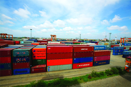 Bất ổn hàng tồn đọng tại cảng