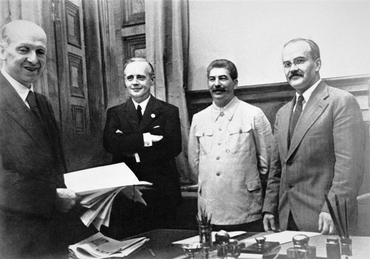 Hiệp ước Ribbentrop-Molotov và thất bại của Ba Lan năm 1939