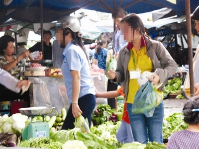 Công nhân sống thử