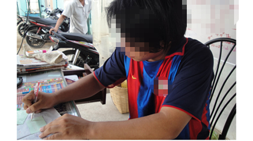 Đỏ đen tại sân bóng nhân tạo