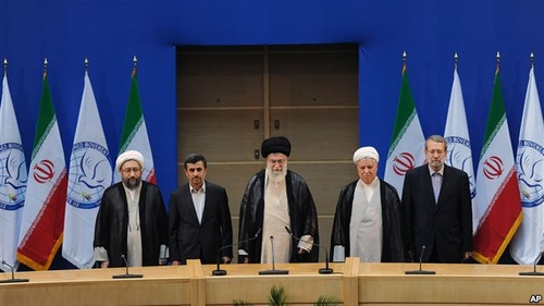 Giáo chủ Khamenei của Iran loại trừ việc chế tạo bom nguyên tử