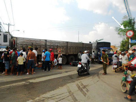 Tông người không chạy để người ta đánh chết à?