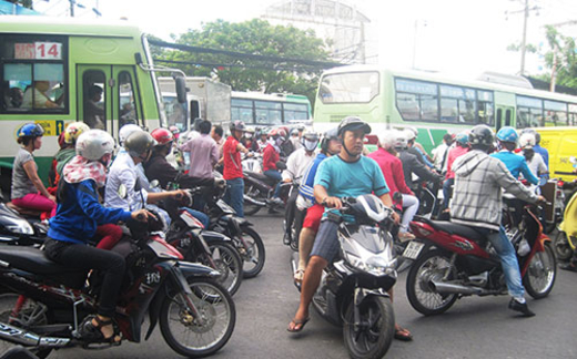 Xe cẩu gây cúp điện toàn miền Nam