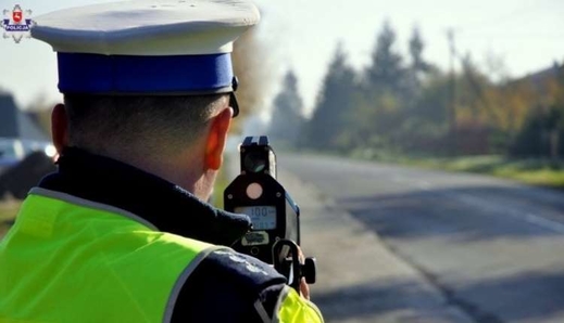 Ba Lan: Đo tốc độ xe theo đoạn đường (kaskadowy pomiar prędkości) trong khu dân cư. Thu giữ trên 200 bằng lái