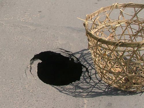 “Hố tử thần” đang rình rập !