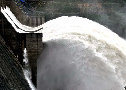 Người dân khổ sở vì thủy điện xả lũ