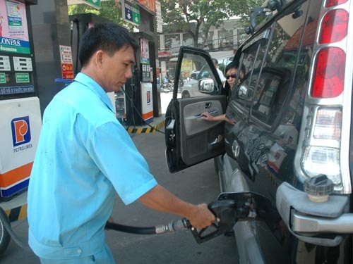 Bao giờ giảm giá xăng dầu?