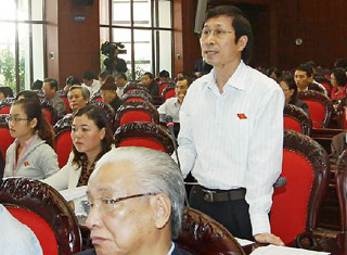 Người dân tình nguyện làm thêm vì lương quá thấp
