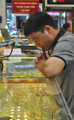 Vàng miếng loạn giá