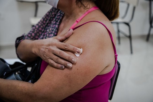 Chuyện thời covid  (T.41): - Sáu triệu chứng sau khi tiêm AstraZeneca khiến bạn lo lắng? Đây là những dấu hiệu của huyết khối