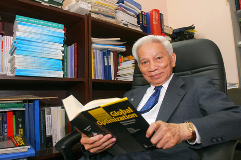 Hoàng Tuỵ và bộ “Kinh thánh” của tối ưu toàn cục