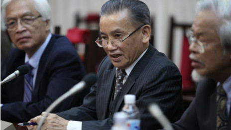 Trao bản kiến nghị sửa đổi Hiến pháp