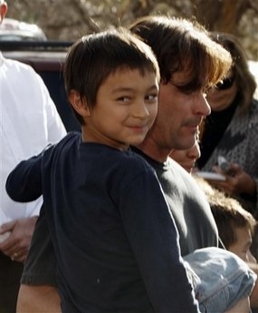 Mỹ: Cậu bé 6 tuổi khiến truyền hình bị một phen "hớ" thú vị