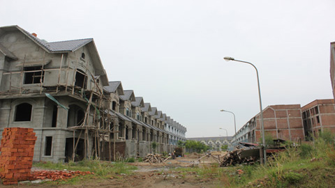 Buồn thảm như nhà đất cuối năm