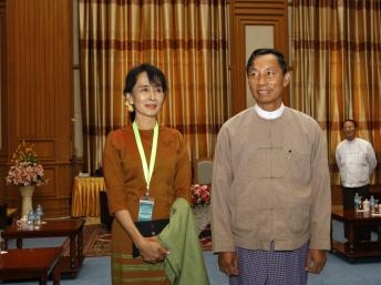 Đối lập Aung San Suu Kyi thăm Quốc hội Miến Điện