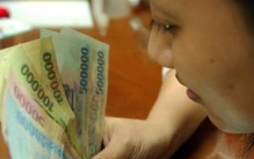 Buộc phải tăng lương, DN 'xén bớt' tiền phụ cấp