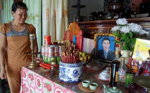 Đắng cay phận “du lịch” tìm trầm