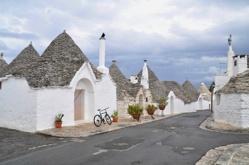 Những ngôi nhà hình nấm đẹp như cổ tích ở Italy