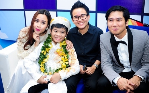 Sân chơi trẻ con, luật chơi người lớn