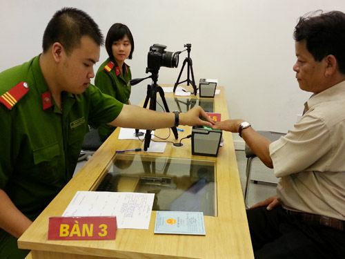 Rắc rối từ CMND mới