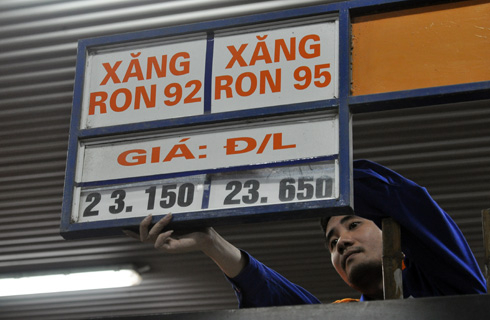 Tiếp tục giữ giá xăng dầu, tăng trích quỹ bình ổn