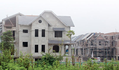 Doanh nghiệp bất động sản tìm lối thoát… lạ