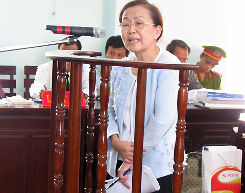 Hơn 100 người ký đơn 'xin ở tù thay' bà Trần Ngọc Sương