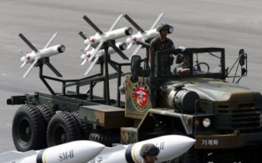 Hàn Quốc rầm rộ diễu binh mừng 65 năm thành lập quân đội